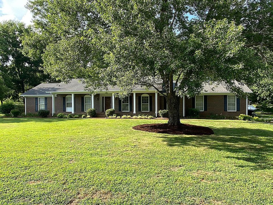 1st image of 2204 Creekside Ct
