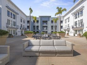 1901 Victoria Ave, Oxnard, CA