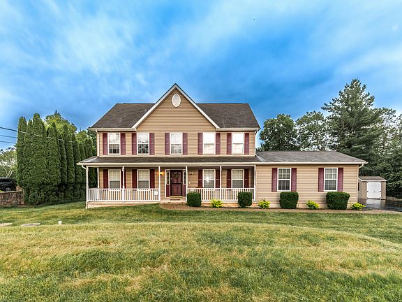 2nd image of 2043 Gorden Ridge Dr