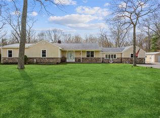 8 Howe Rd, Coram, NY 11727