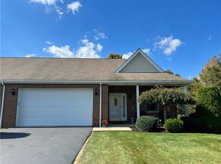 13 Manor Dr, Grove City, PA