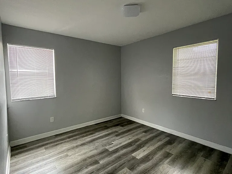851 SW 4th St #9 — Photo 11