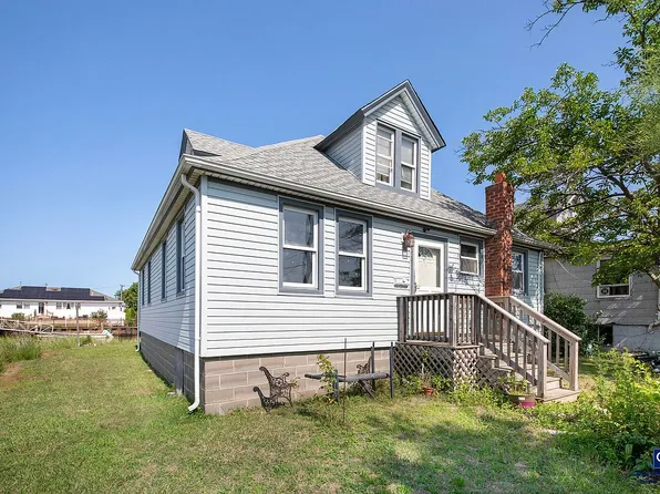 29 1st St, Jamaica, NY 11422