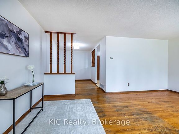 4th image of 1151 Valley Ct