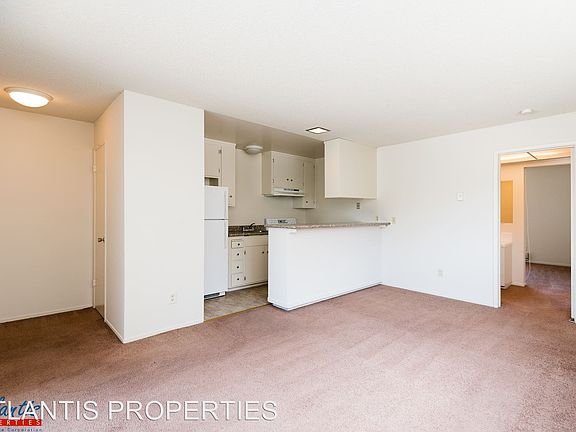 2nd image of 4033 Hamilton Ave APT E12