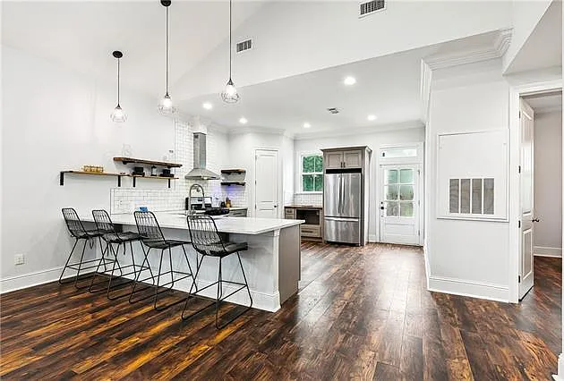 2 bed, 2.5 bath, 1800 sqft, $2,000 — Photo 3