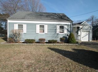 320 Roger Williams Rd, Bridgeport, CT 06610