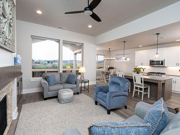 4th image of 1073 NE Henry Dr