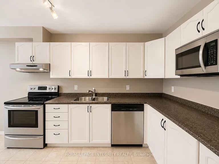 12 Kimbolton Cres — Photo 9