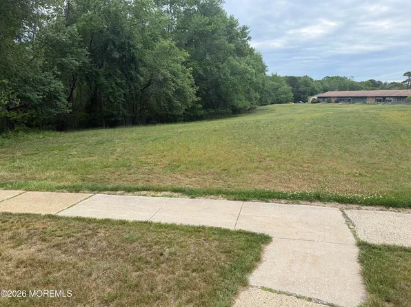 16C Yorkshire Court, Manchester, NJ 08759