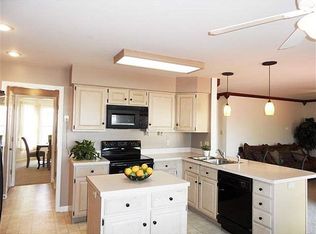 877 Country Lake Dr, Harrisburg, PA