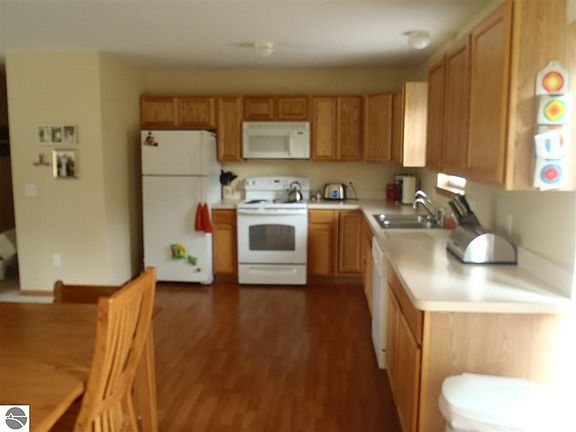 4th image of 1580 E Wexford Ave