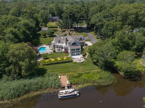 112 River Rd, Hanover, MA 02339