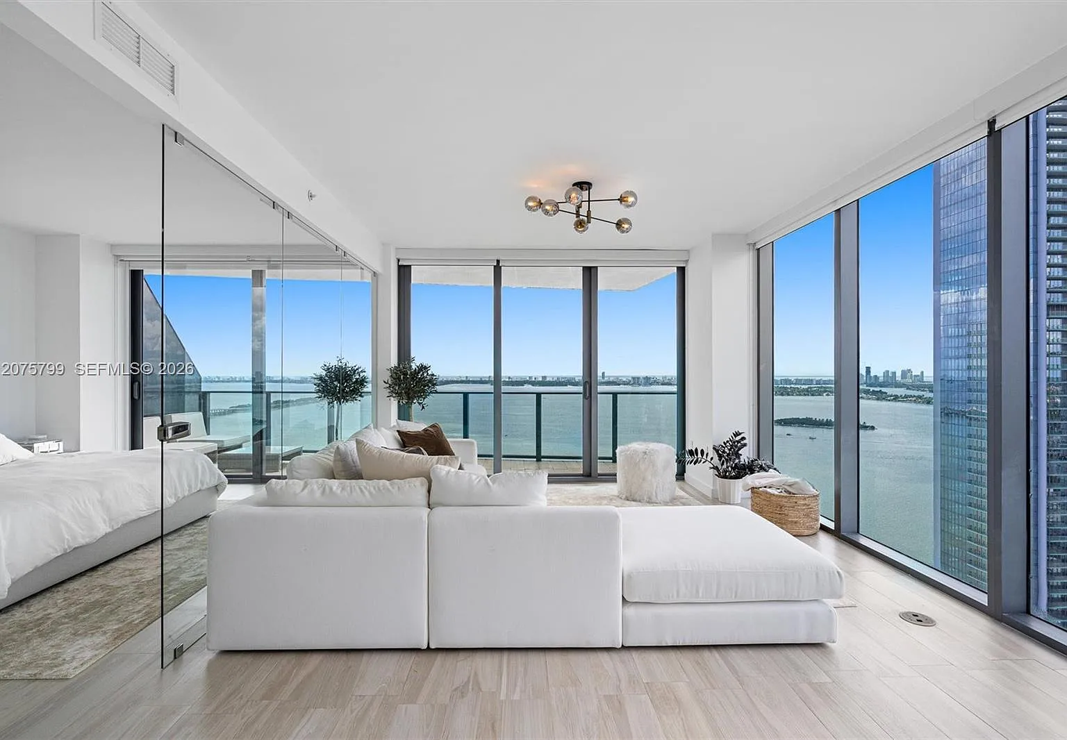 Icon Bay Condo — Photo 1