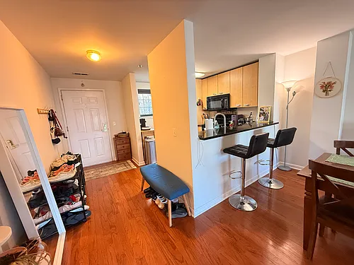 100 Leverington Ave Photo 1