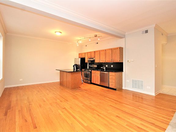 4th image of 617 W Drummond Pl Unit 1CW