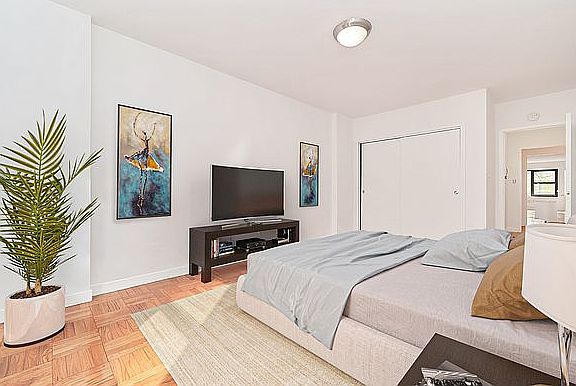 5th image of 412 E 5th St #5H