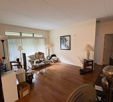 4th image of 715 Astor Ln Unit 201