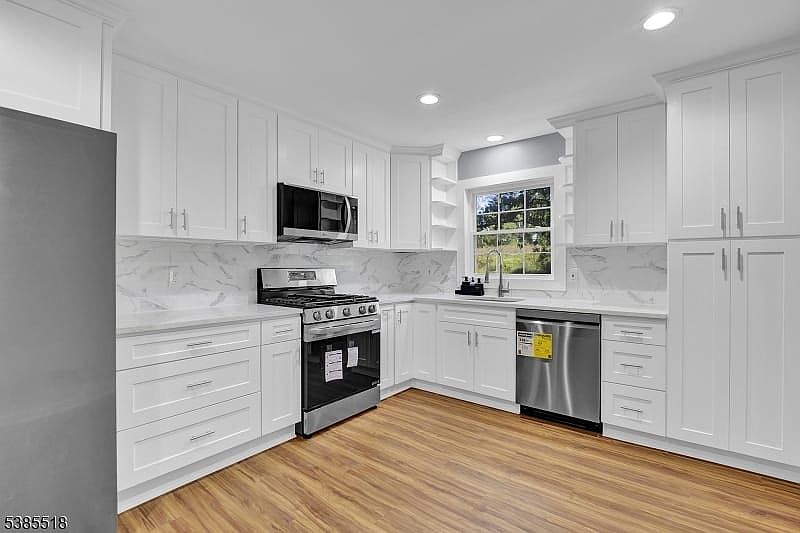 1st image of 42 Stonewyck Dr