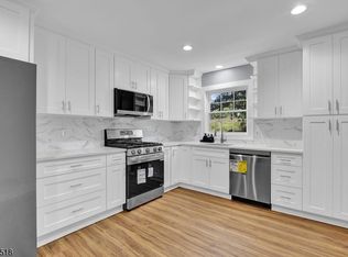 42 Stonewyck Dr, Chatham, NJ 07928