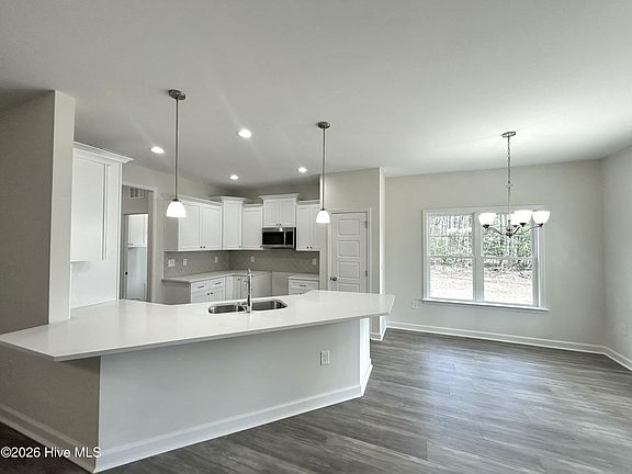 4th image of 1725 Cardinal Drive