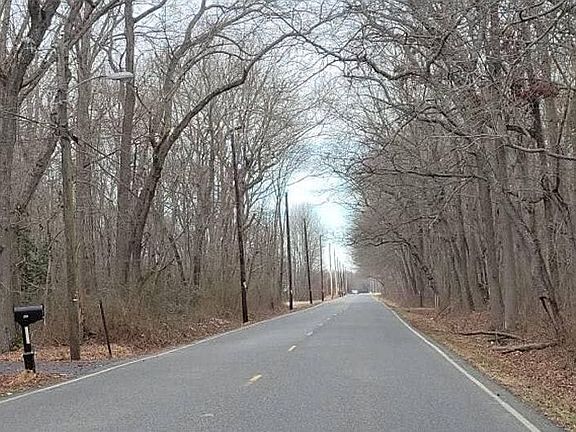 3rd image of 648 Penns Grove Auburn Rd