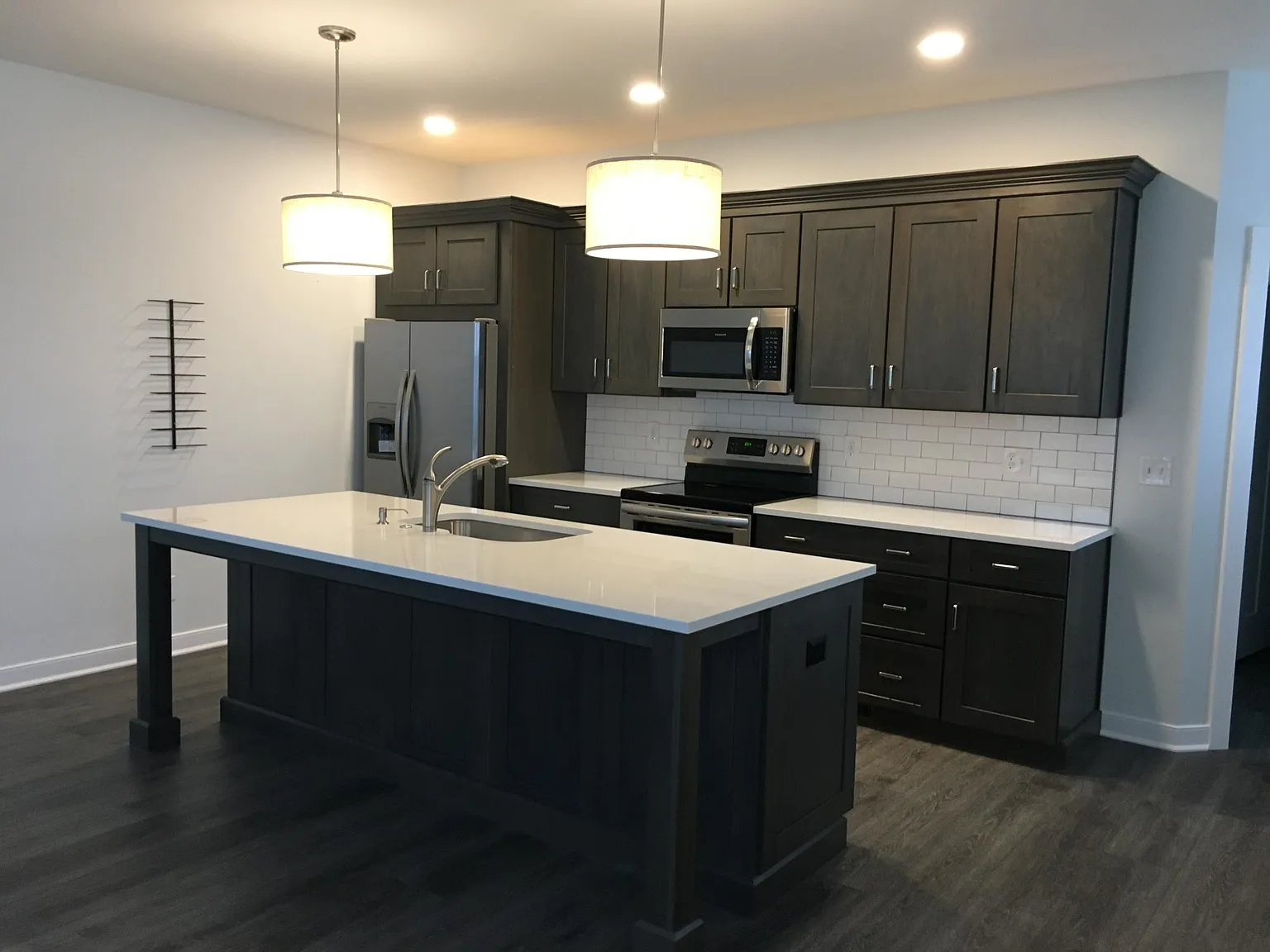 2059 W 34th Pl — Photo 3