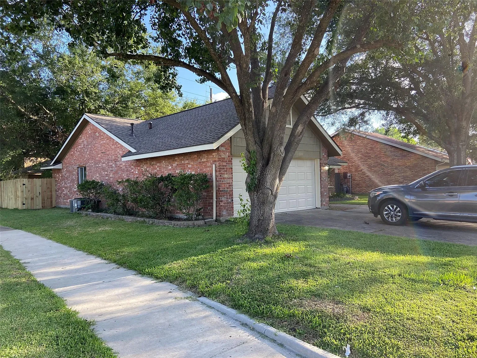 3 bed, 2.0 bath, 1447 sqft, $1,999 — Photo 2