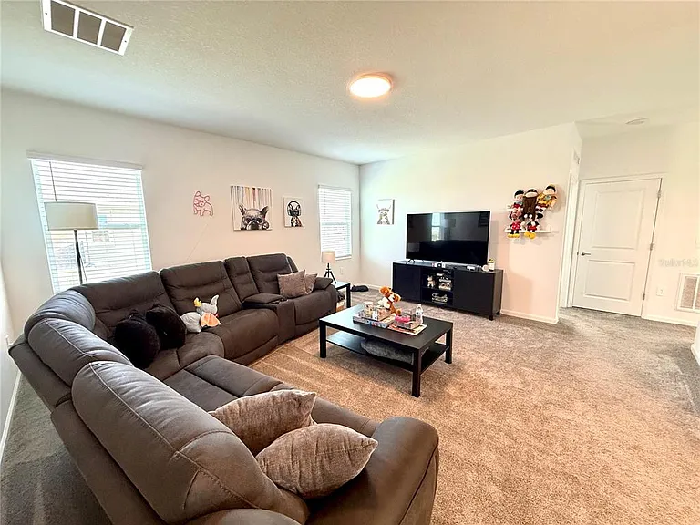2970 Armstrong Ave — Photo 33
