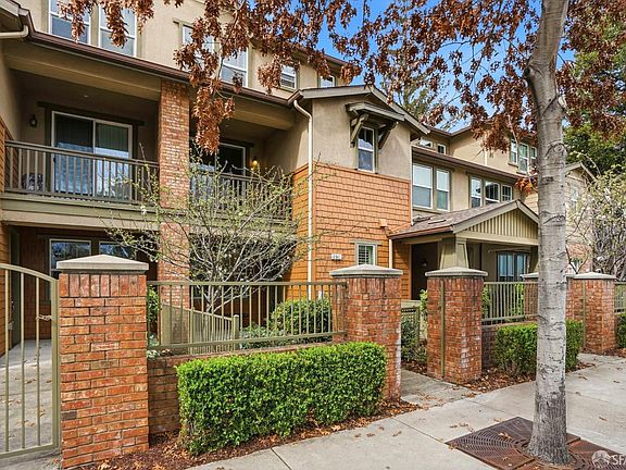 3rd image of 2541 Oak Rd