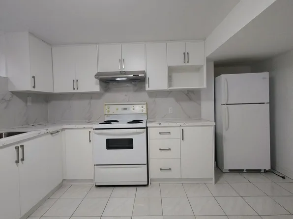 27 Macklingate Ct, Toronto, ON M1V 1A2