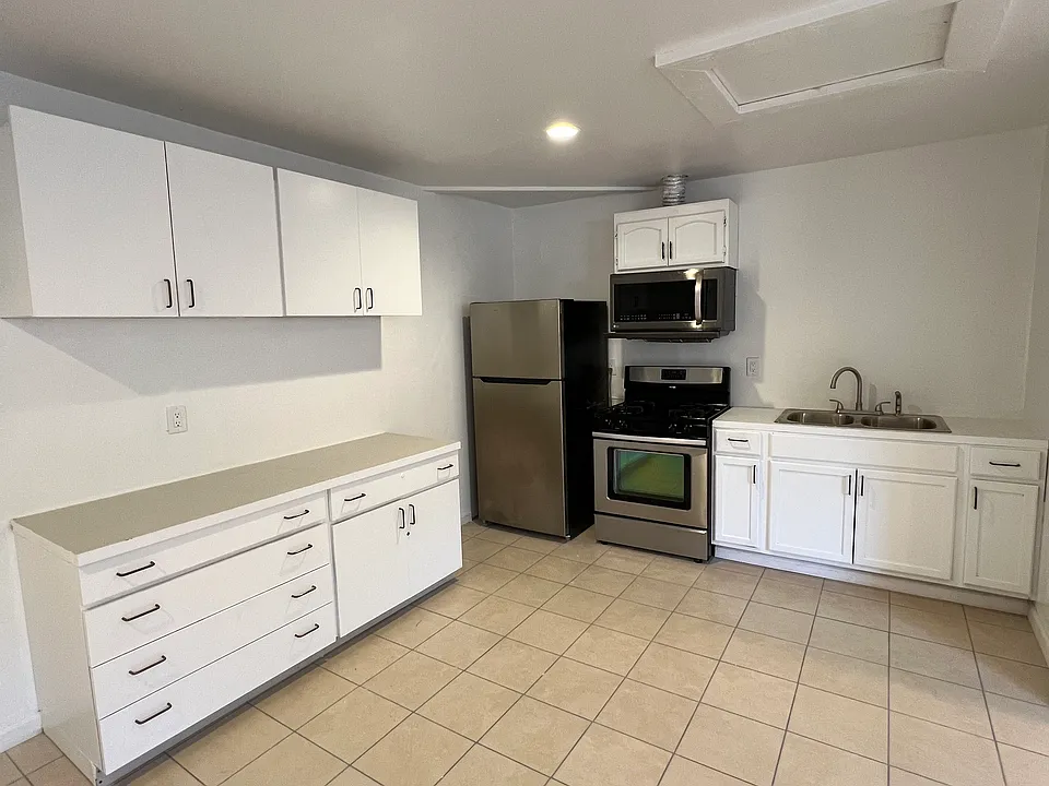 1280 Wingate Pl #B