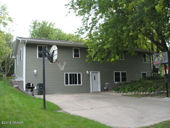 4th image of 610 4th St NE