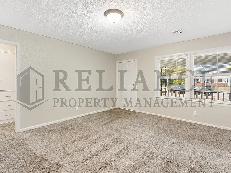 726 S Bonn St — Photo 8