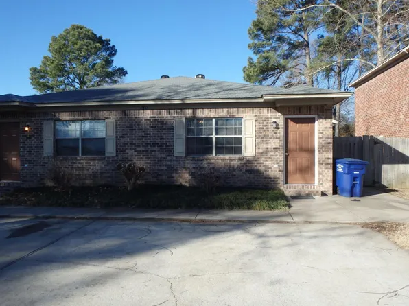 305 Helen St #B, Conway, AR 72034