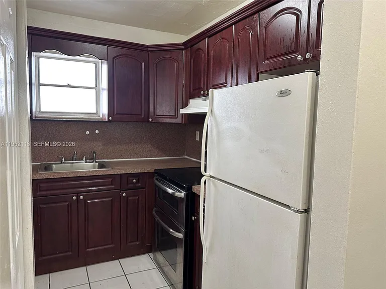 1008 NW 45th Ave #9 — Photo 6