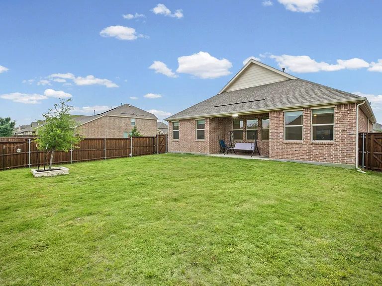 5948 Priory Dr — Photo 18