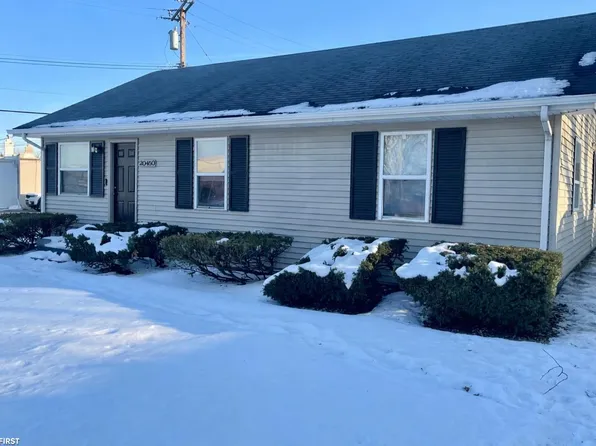 20450 Voiland St #1, Roseville, MI 48066