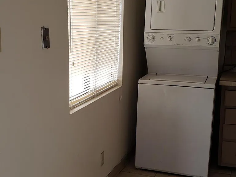 3604 Lafayette Dr NE — Photo 8