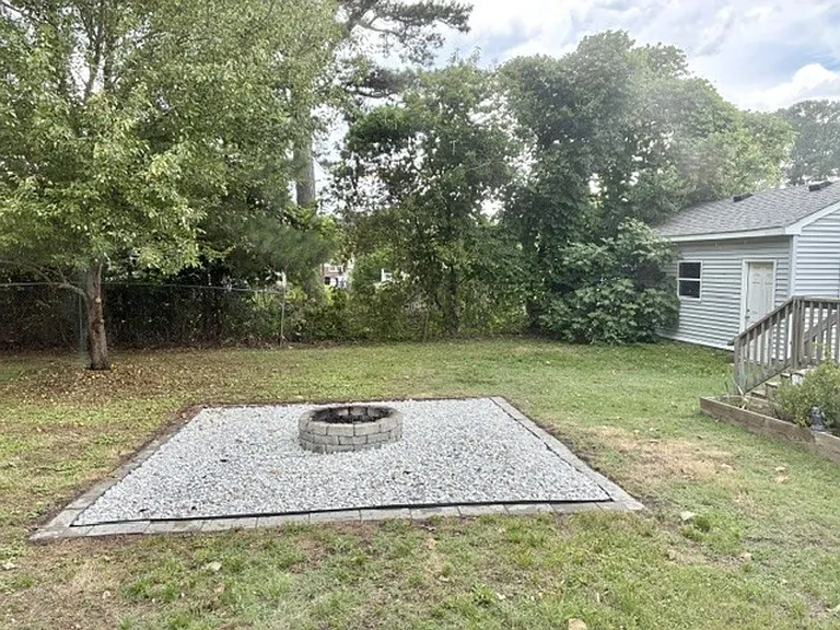 1906 Elmhurst Ln — Photo 12