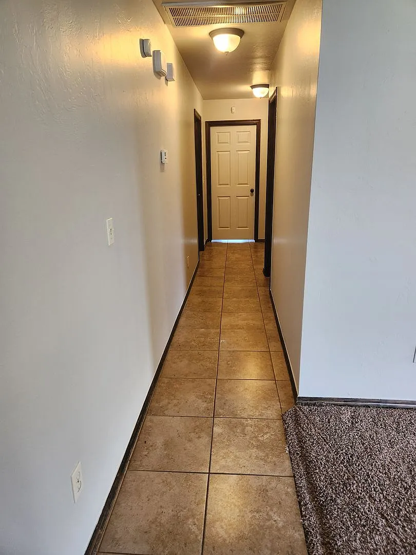 3br 2ba Duplex with 2 car garage! — Photo 4