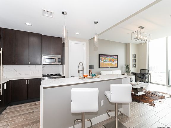 4th image of 610 E MARKET ST #2504
