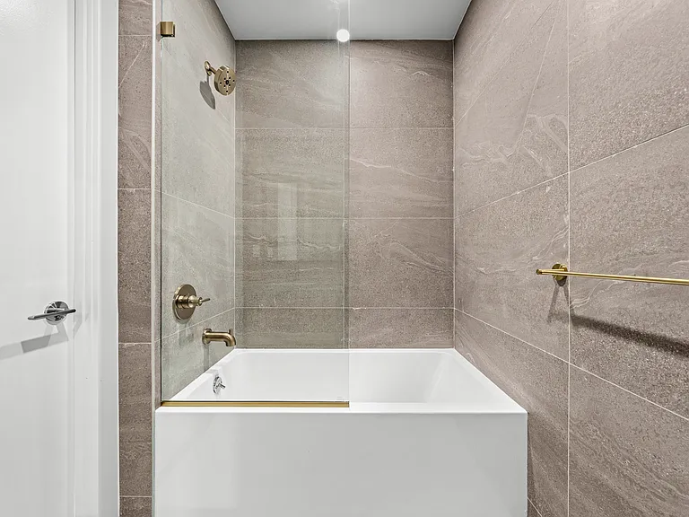 526 Baltic St #2E — Photo 11