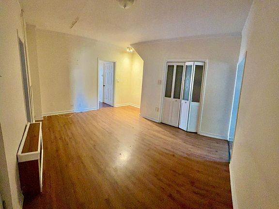 5th image of 218 Bayard St
