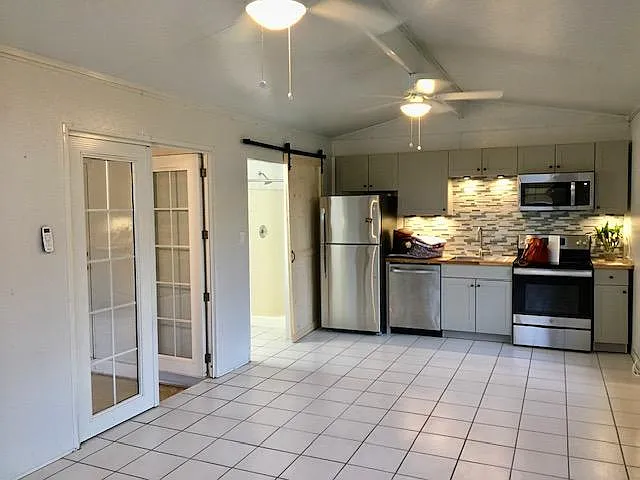 450 44th Ave N — Photo 5