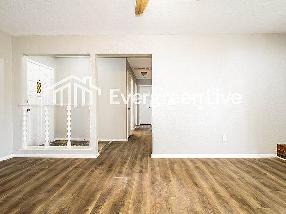 5th image of 1004 Cambridge Dr