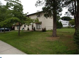 57 Holly Dr, Levittown, PA
