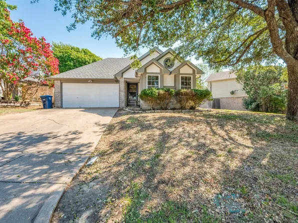 212 N Long Rifle Dr, Fort Worth, TX 76108