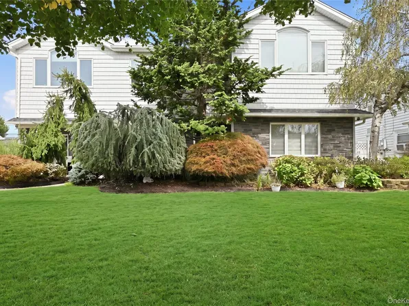 2555 Arleigh Road, East Meadow, NY 11554
