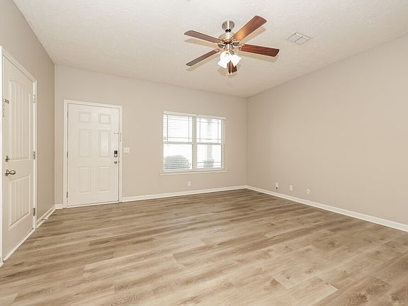 4th image of 2527 Salem Glen Xing